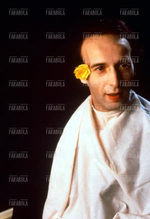 Roberto Benigni in una scena del film La voce della luna, 1990
