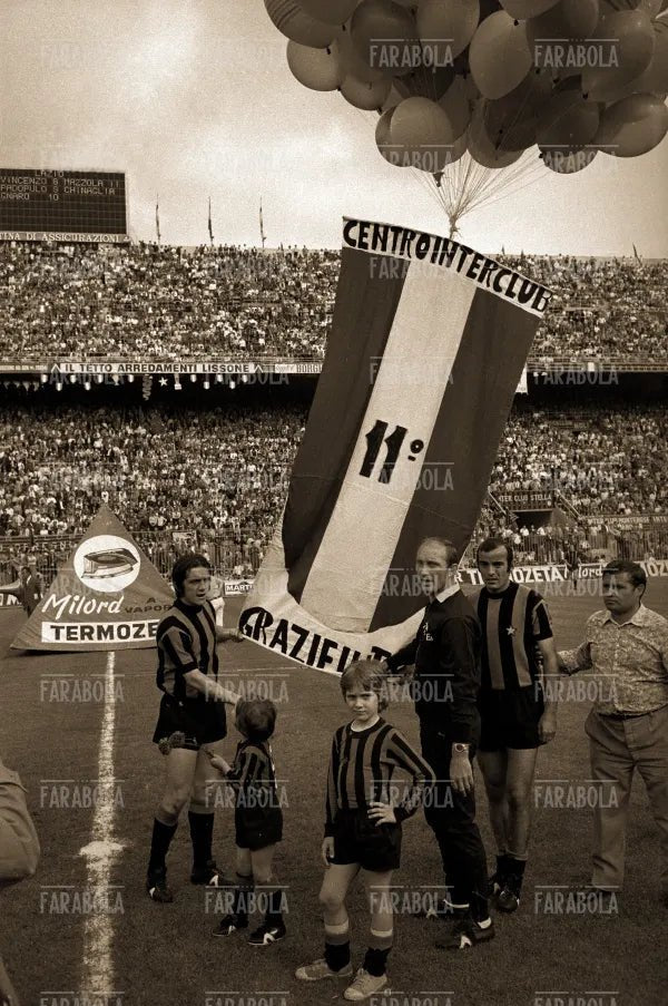 Roberto Boninsegna, Giuseppe Invernizzi e Mario Corso, Inter vs Lazio, 1971 - Farabola Immagine digitale