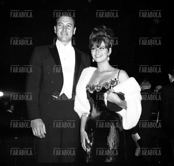 Rock Hudson e Claudia Cardinale a un party, New York, 1965 - Farabola Immagine digitale