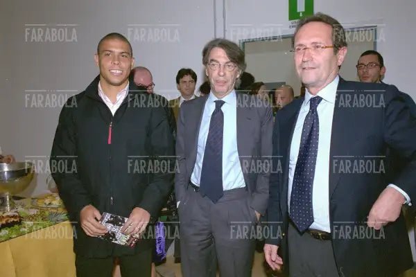 Ronaldo, Massimo Moratti e Roberto Zaccaria, 125 Milioni di Caz...te, 2001 - Farabola Immagine digitale