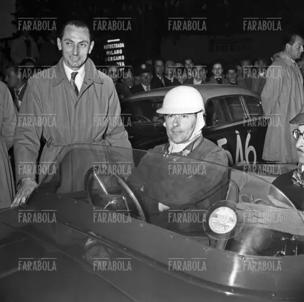 Rossellini e Tonti su Ferrari 250 MM, Mille Miglia, 1953 - Farabola Immagine digitale