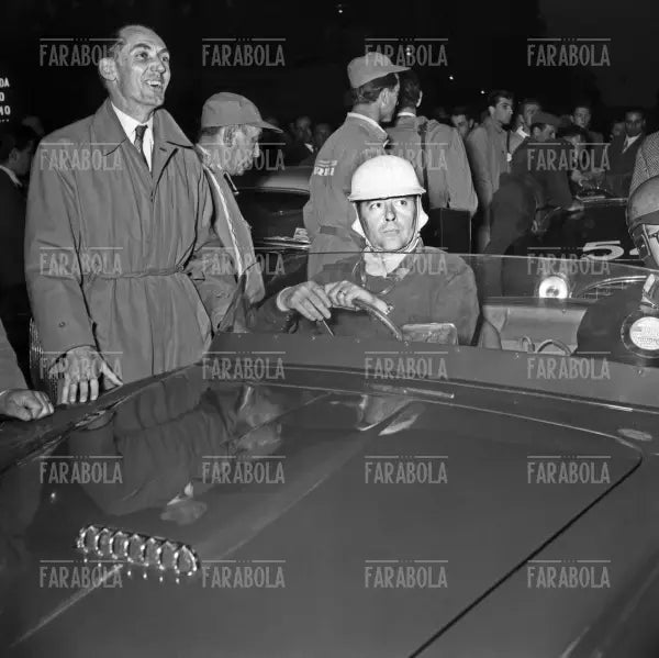 Rossellini e Tonti su Ferrari 250 MM, Mille Miglia, 1953 - Farabola Immagine digitale