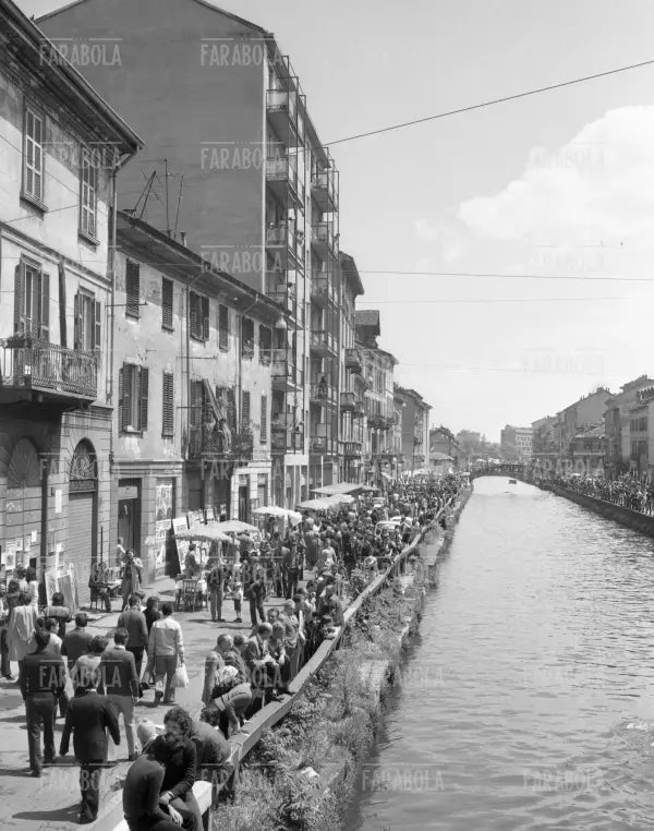 Sagra sul Naviglio a Porta Ticinese, Milano, 1975 - Farabola Immagine digitale