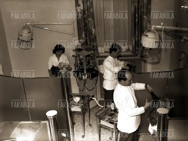 Salone di bellezza Elizabeth Arden in via Montenapoleone, Milano, 1954 - Farabola Immagine digitale