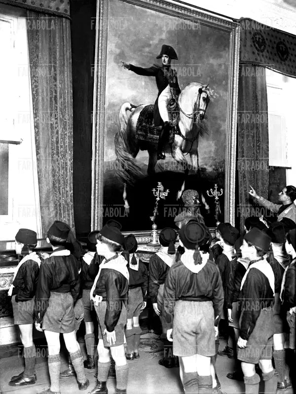 Scolari in divisa da Balilla visitano una mostra, Roma, 1934 - Farabola Immagine digitale