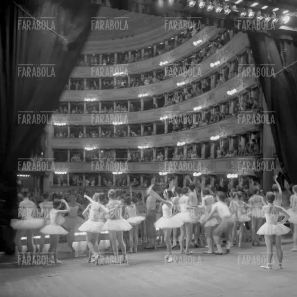 Scuola di Ballo del Teatro alla Scala, Milano, 1960 - Farabola Immagine digitale