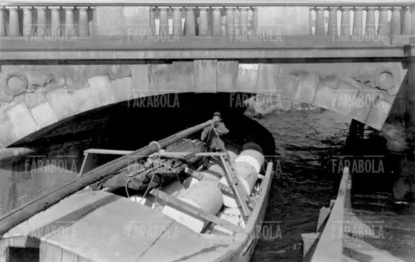 Sottopassaggio di un ponte in Porta Nuova, Milano, 1920 - Farabola Immagine digitale