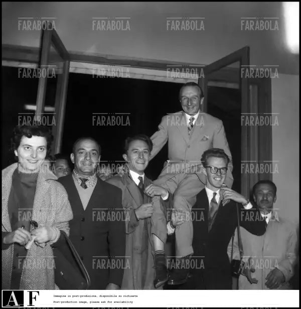 Spedizione al K2, Ardito Desio arriva a Linate, Milano, 1954 - Farabola Immagine digitale