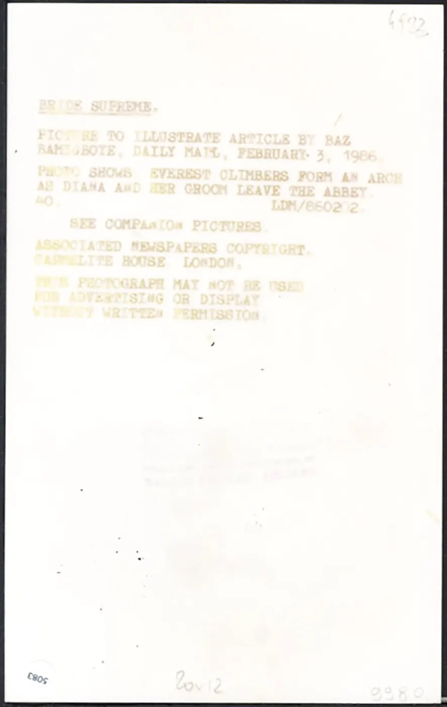 Sposa e scalatori dell'Everest 1986 Ft 5083 - Stampa 20x12 cm - Farabola Stampa ai sali d'argento