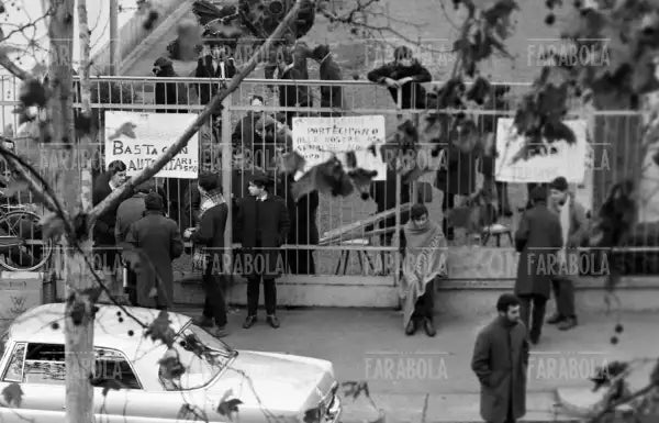 Studenti durante l'occupazione dell'Istituto Ettore Conti, Milano, 1968 - Farabola Immagine digitale