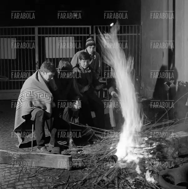 Studenti durante l'occupazione dell'Istituto Ettore Conti, Milano, 1968 - Farabola Immagine digitale