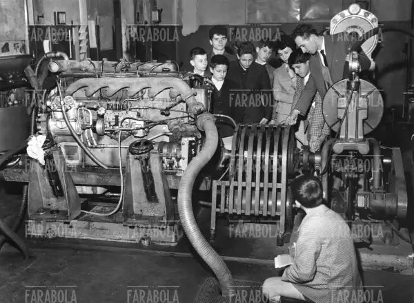 Studenti visitano i depositi ATM, Milano, 1963 - Farabola Immagine digitale