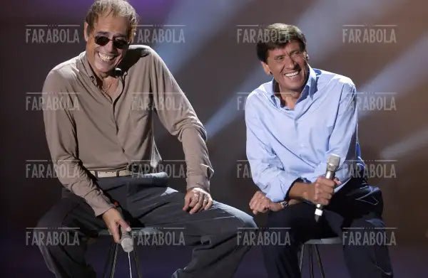 Teo Teocoli nei panni di Adriano Celentano e Gianni Morandi, 2004 - Farabola Immagine digitale