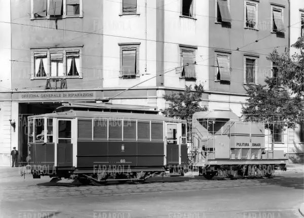 Tram per la pulizia dei binari, Milano, 1956 - Farabola Immagine digitale
