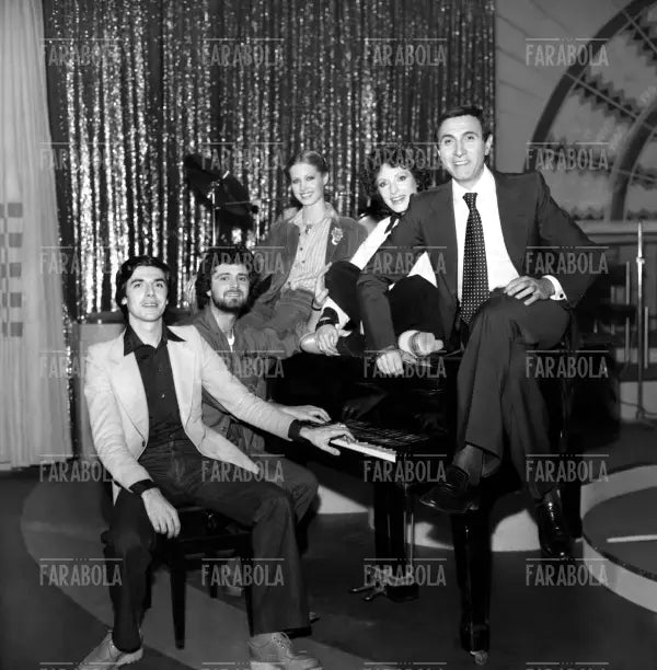 Tullio Solenghi, Beppe Grillo, Jinny Stefan, Fioretta Mari e Pippo Baudo, Secondo voi, 1977 - Farabola Immagine digitale