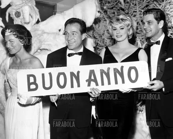 Ugo Tognazzi, Caprice Chantal, Anita Ekberg e Anthony Steel, 1959 - Farabola Immagine digitale