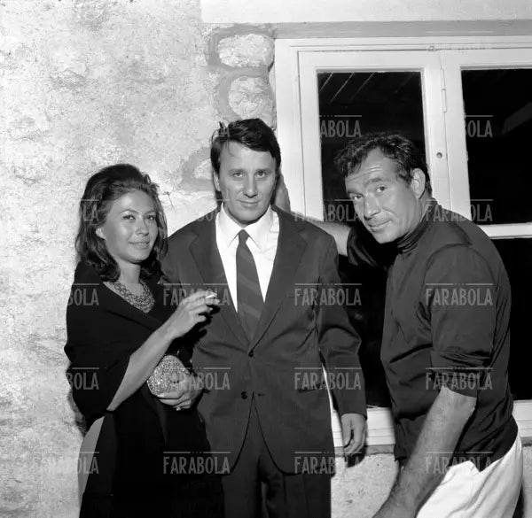 Ugo Tognazzi, Franca Bettoja e Sergio Bernardini alla Bussola, Forte dei Marmi, 1960 - Farabola Immagine digitale