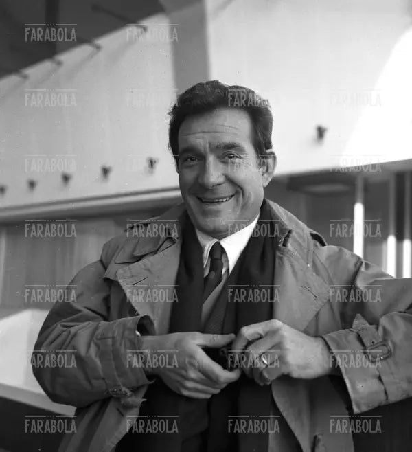 Ugo Tognazzi sul set del film La vita agra, 1963 - Farabola Immagine digitale