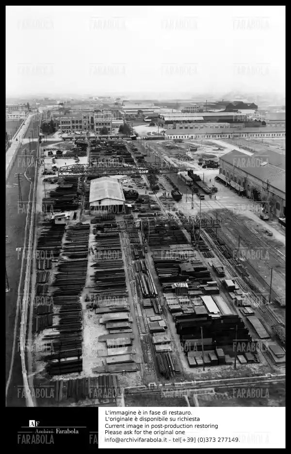 Veduta panoramica dello stabilimento Pirelli, Milano, 1950 - Farabola Immagine digitale