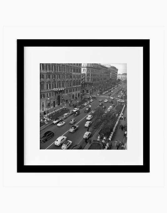 Via Veneto, Roma 1959 — stampa fine art con cornice nera
