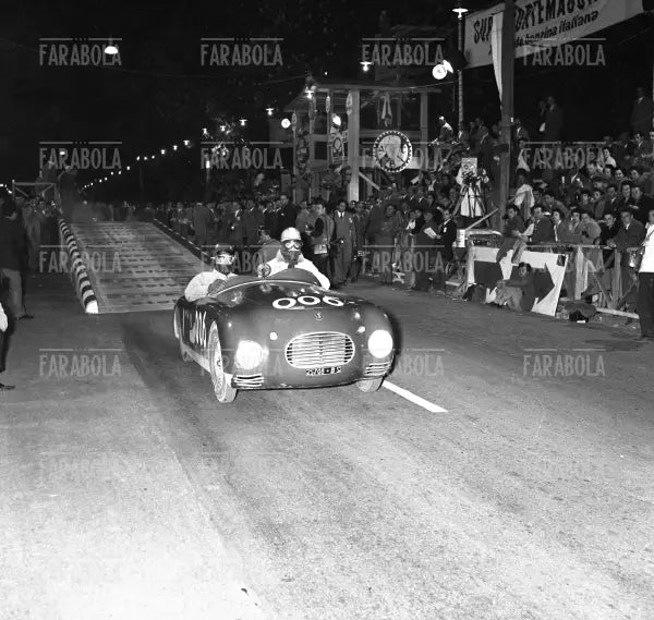 Vielmi e Loda su Siata - Fiat Fenocchio 750, Mille Miglia, 1955 - Farabola Immagine digitale
