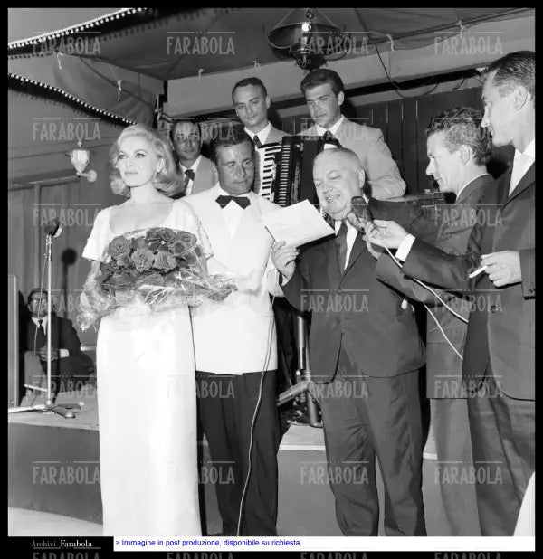 Virna Lisi ed Enzo Tortora, premio Agro - dolce, 1964 - Farabola Immagine digitale