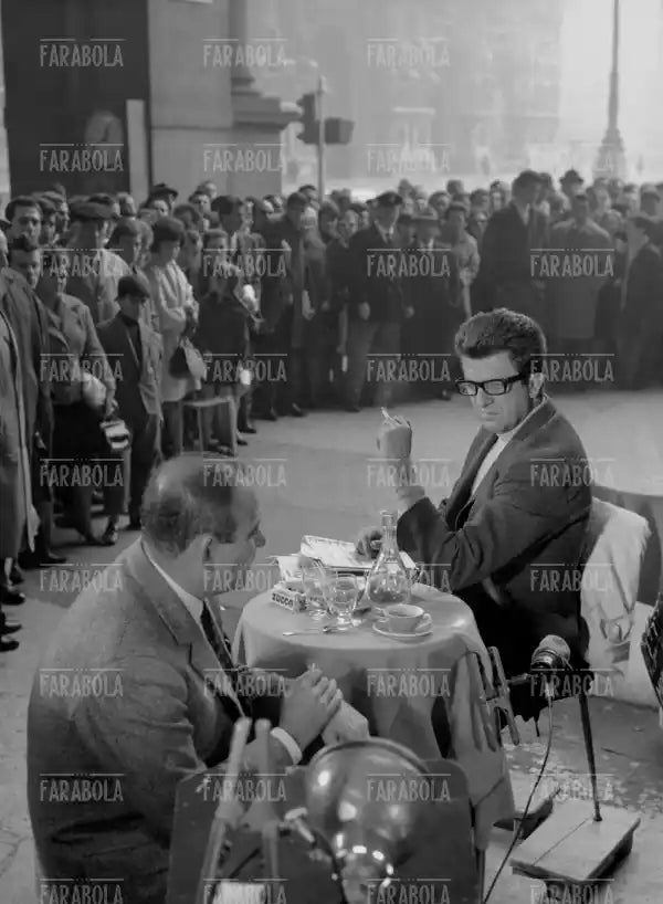 Vittorio Caprioli e Nanni Loy sul set del film Made in Italy, 1965 - Farabola Immagine digitale