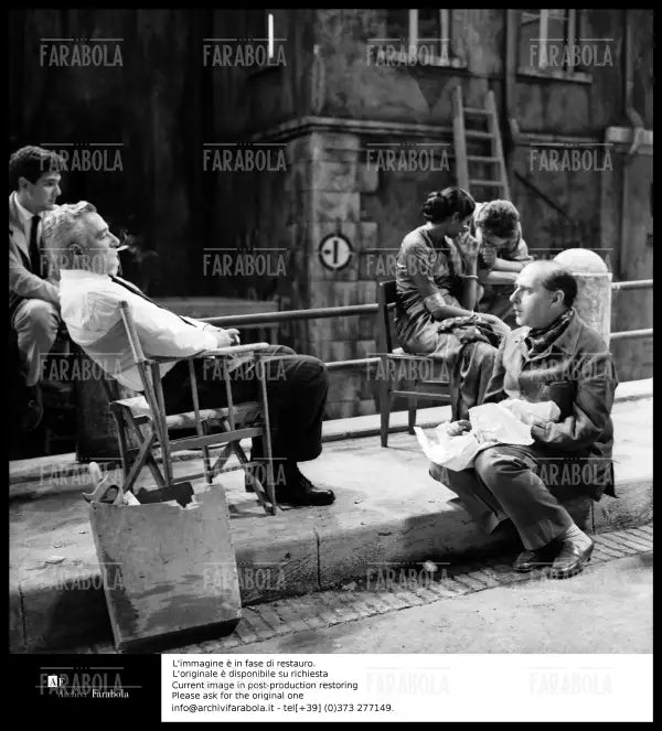 Vittorio De Sica e Roberto Rossellini sul set del film Il Generale Della Rovere, 1959 - Farabola Immagine digitale
