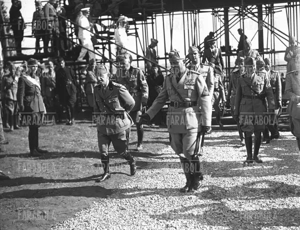 Vittorio Emanuele III e Benito Mussolini, Carsoli, 1938 - Farabola Immagine digitale