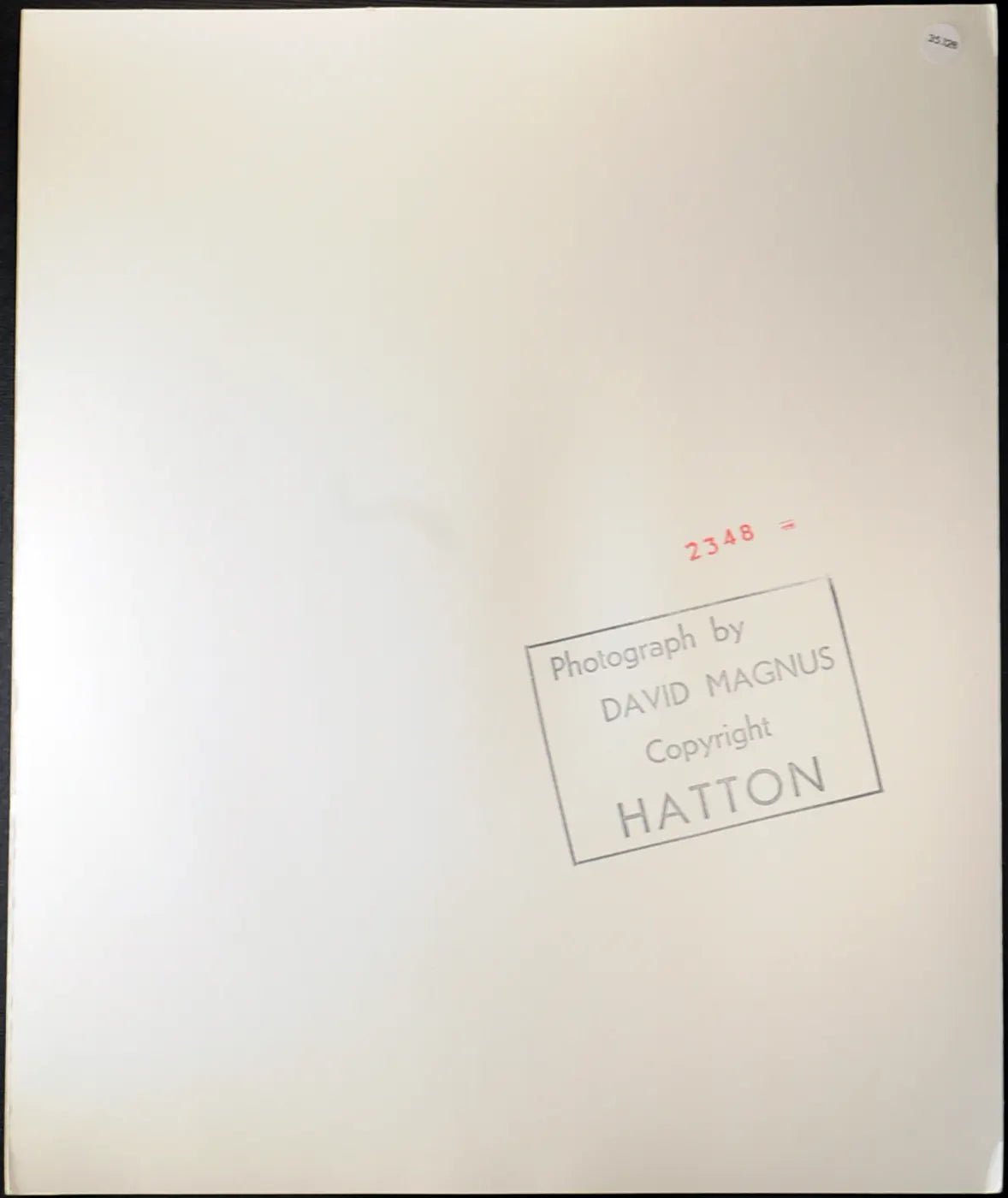 Donna Reading Modella anni 70 Ft 35128 - Stampa 30x24 cm - Farabola Stampa ai sali d'argento