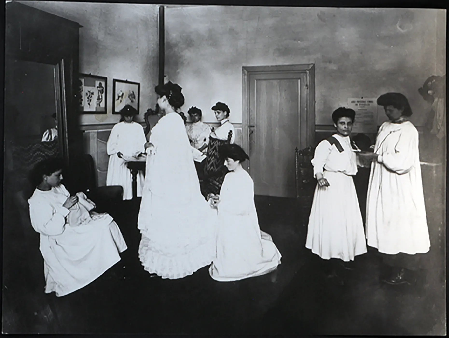 Foto vintage Lezione di abbigliamento 1895 Ft 732 Stampa 30x24 cm Farabola