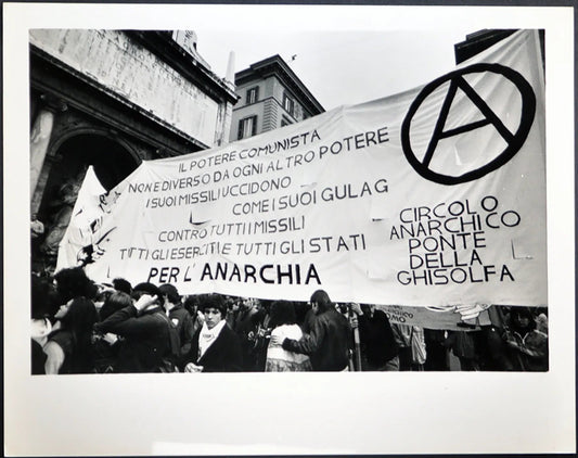 Manifestazione anarchici 1983 Ft 35203 - Stampa 24x30 cm - Farabola Stampa ai sali d'argento