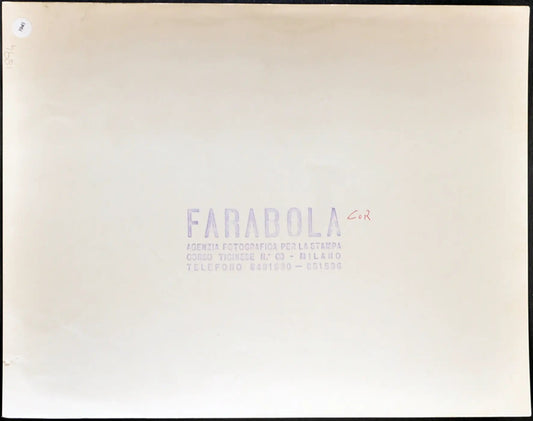 Coppia al parco con boxer Milano anni 60 Ft 1941 - Stampa 21x27 cm - Farabola Stampa ai sali d'argento