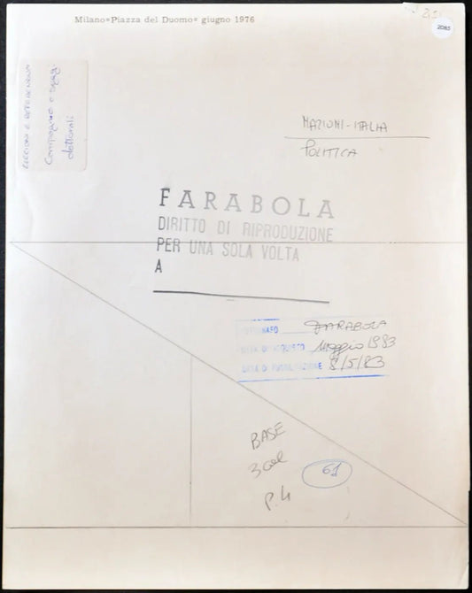 Manifesti elettorali in Duomo Milano 1976 Ft 2085 - Stampa 21x27 cm - Farabola Stampa ai sali d'argento