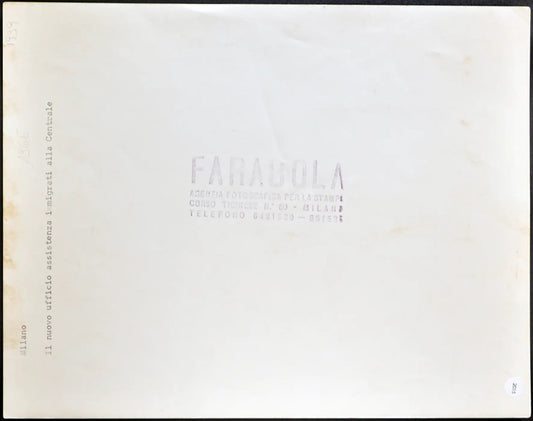 Ufficio Immigrati Stazione Milano anni 60 Ft 2015 - Stampa 21x27 cm - Farabola Stampa ai sali d'argento