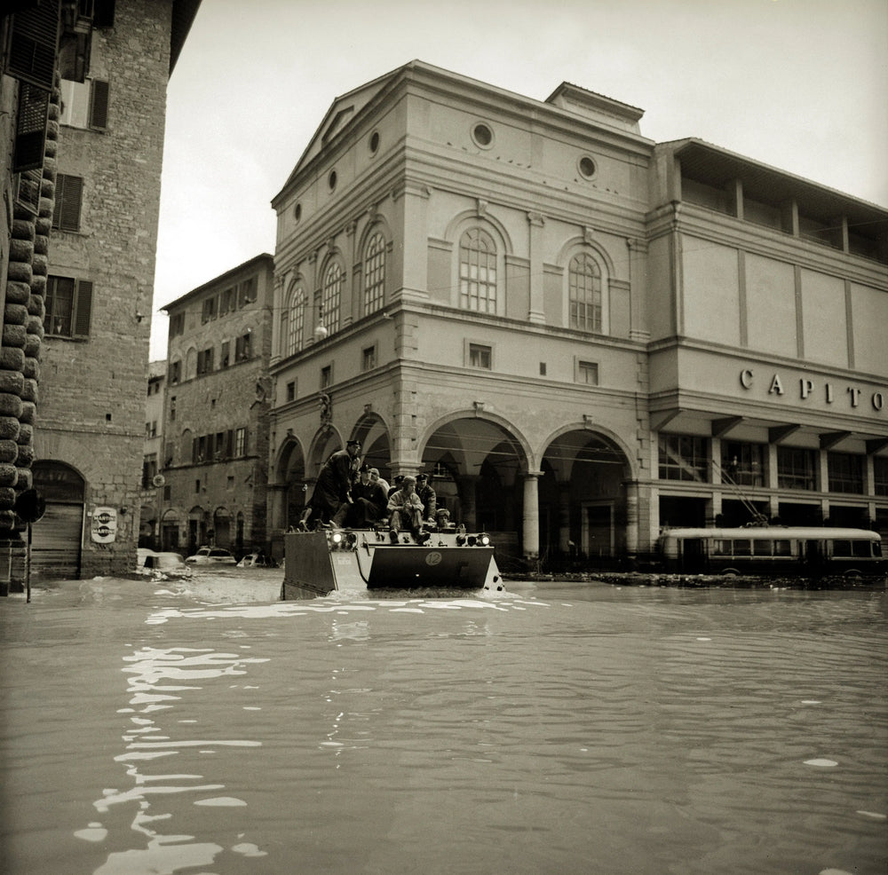 L'alluvione di Firenze e gli angeli del fango