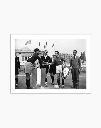 Valentino Mazzola e Chico Ferreira, Italia-Portogallo 1949 — stampa fine art