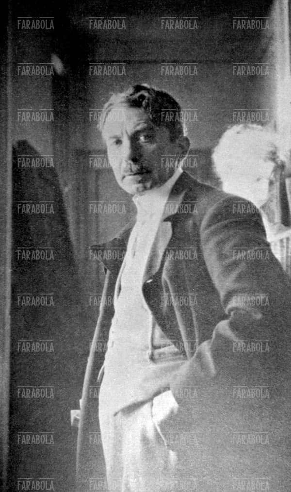 Giacomo BALLA (Pittore italiano; Torino 1874 - Roma 1958)
FARABOLAFOTO   787490