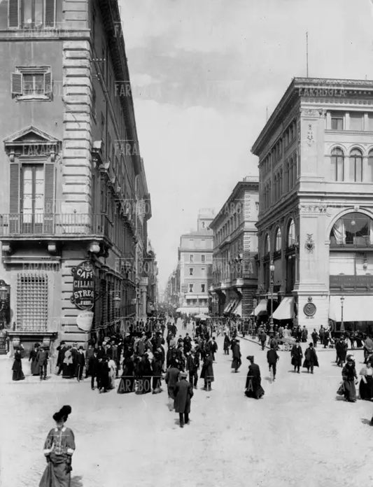 Via del Corso con Palazzo Bocconi, Roma, inizio '900