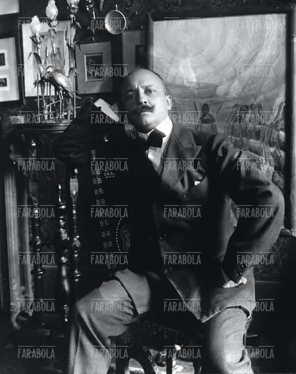 Nella foto: Lo scrittore Filippo Tommaso MARINETTI ( 1876 Alessandria d' Egitto - 1944 Bellagio, Como ) 
FARABOLAFOTO ( 465904 )