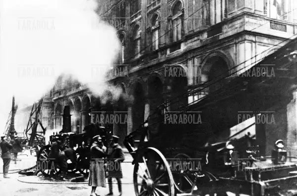 La Rinascente danneggiata da un incendio, Milano, 1918