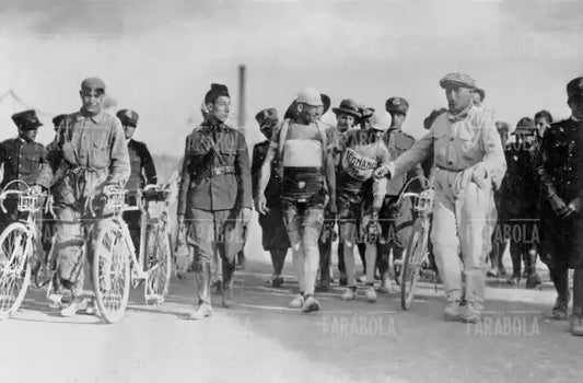 Alfredo Binda e Giovanni Brunero al traguardo, Giro d'Italia, Napoli, 1927