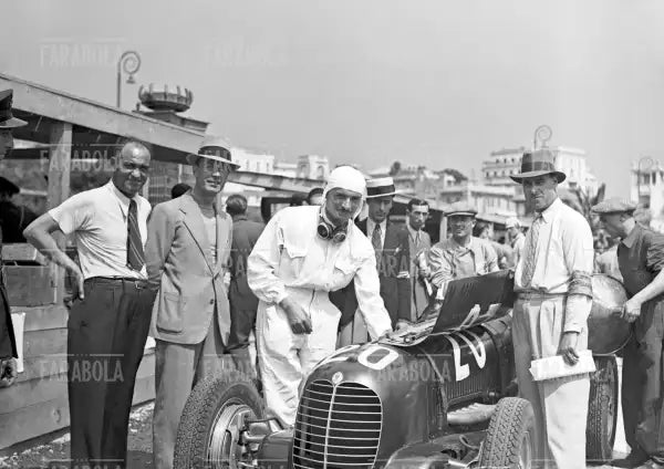 Alfieri Maserati ai box con la sua Maserati, circuito automobilistico Sassi-Superga, 1930