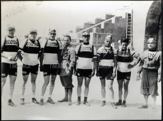 La squadra Olympia alla partenza del Giro d'Italia, Milano, 1932