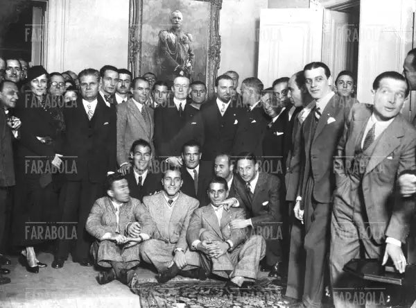 La nazionale italiana e Guglielmo Marconi dopo l'incontro di Highbury, Londra, 1934