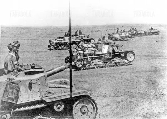 Semoventi della Divisione Ariete davanti a un campo minato, Campagna del Nordafrica, II Guerra Mondiale, 1941