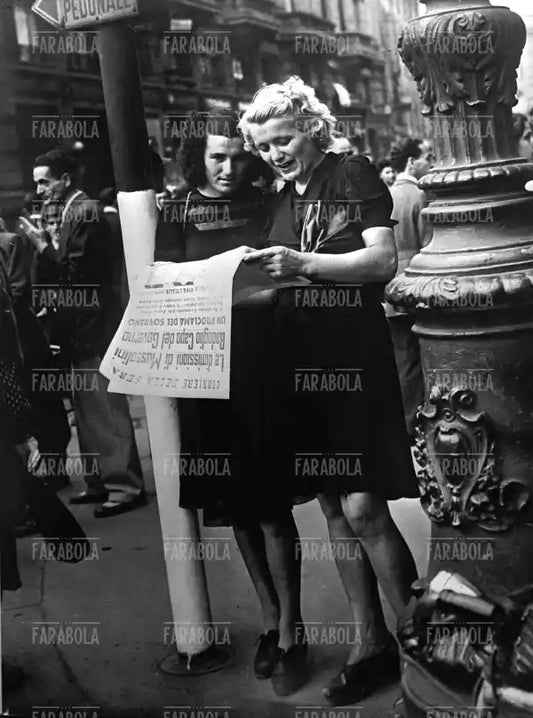 Edizioni dei giornali sulle dimissioni di Mussolini, Milano, 1943
