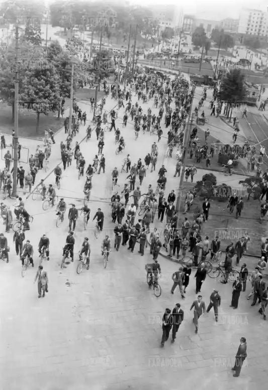 Partenza del Giro d'Italia, Milano, 1946