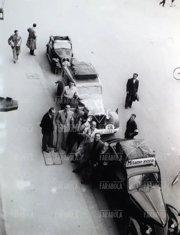 Giornalisti di Milano-Sera alla partenza del Giro d'Italia, Milano, 1946