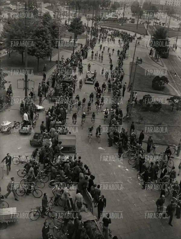 Partenza del Giro d'Italia, Milano, 1947